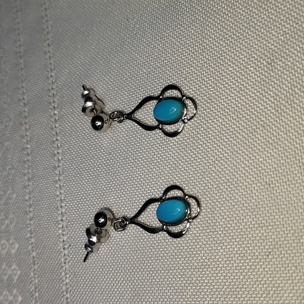 Turquoise and silver tone earrings - Picture 4 of 4